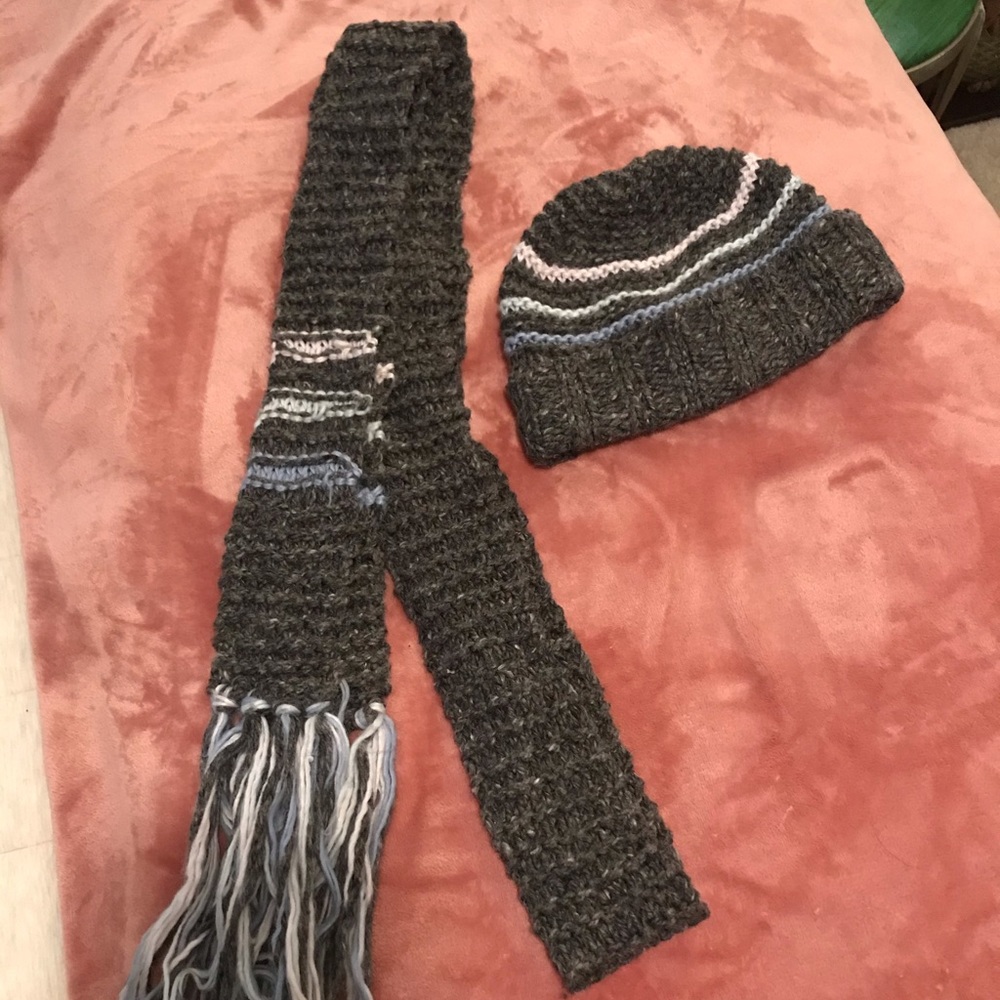 American eagle , hand knit scarf and hat